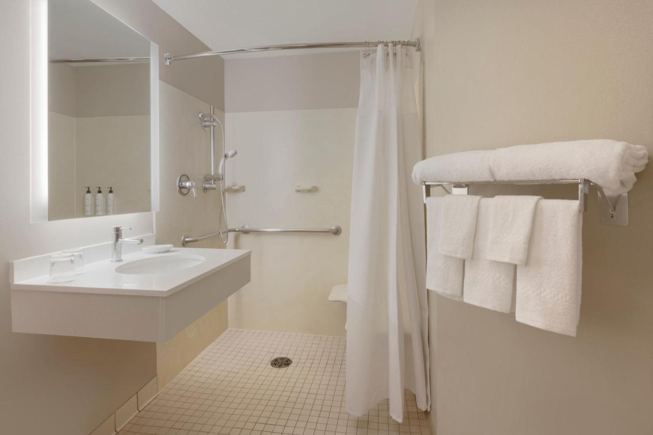 Springhill Suites By Marriott Newark International Airport Екстер'єр фото
